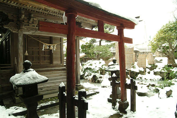 寛延年間末期に祀られた「稲庭神社」の写真
